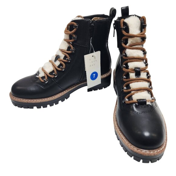 Black Leather Faux Fur Lined Lace-Up Ankle Boots With Side Zipper & Size 7 - Picture 4 of 11